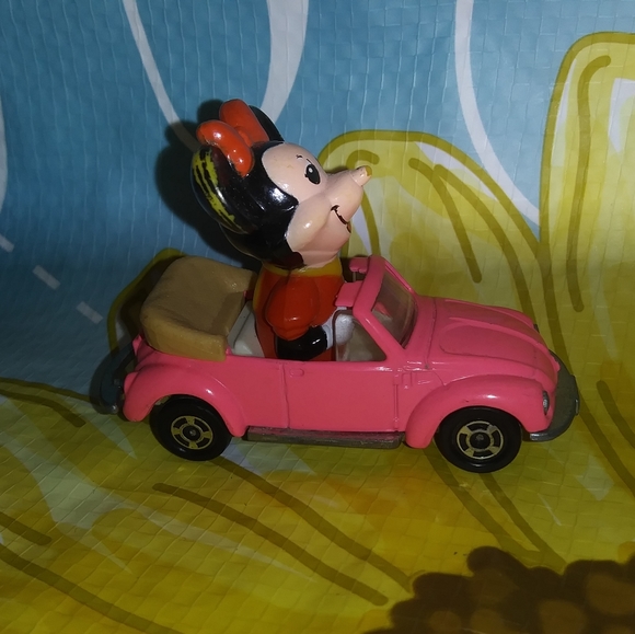 Vtg. Minnie Mouse Driving Pink VW. - Picture 3 of 5